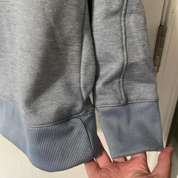 💰Under Armour Cold Gear Loose hooded sweatshirt blue/purple with logo size med - Picture 4 of 6